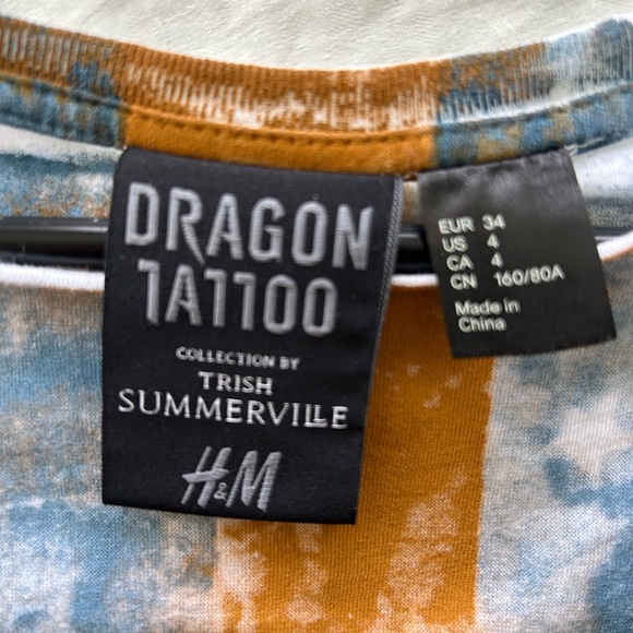 H&M girl with dragon tattoo shirt Swedish flag - Picture 2 of 2